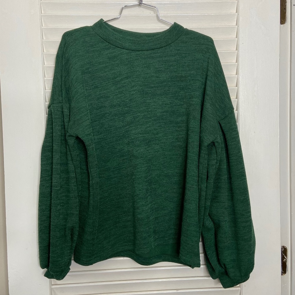 Women's Large Green Sweater • PrettyGarden